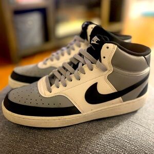 Women’s Size 9 Nike Court Vision Mid. No box